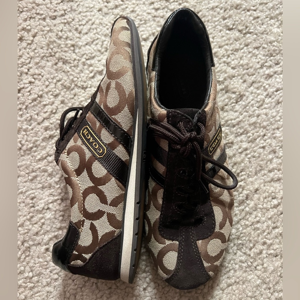 COACH Signature Logo Lace Up Sneaker — US 7